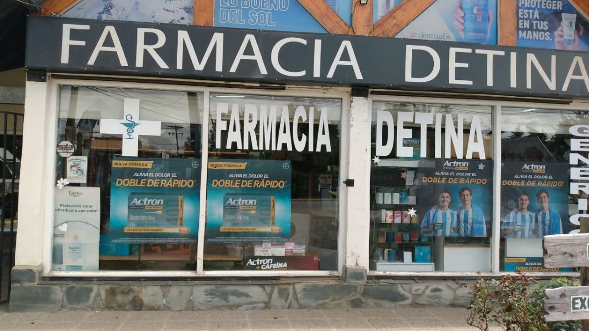 Fachada de la farmacia De Tina