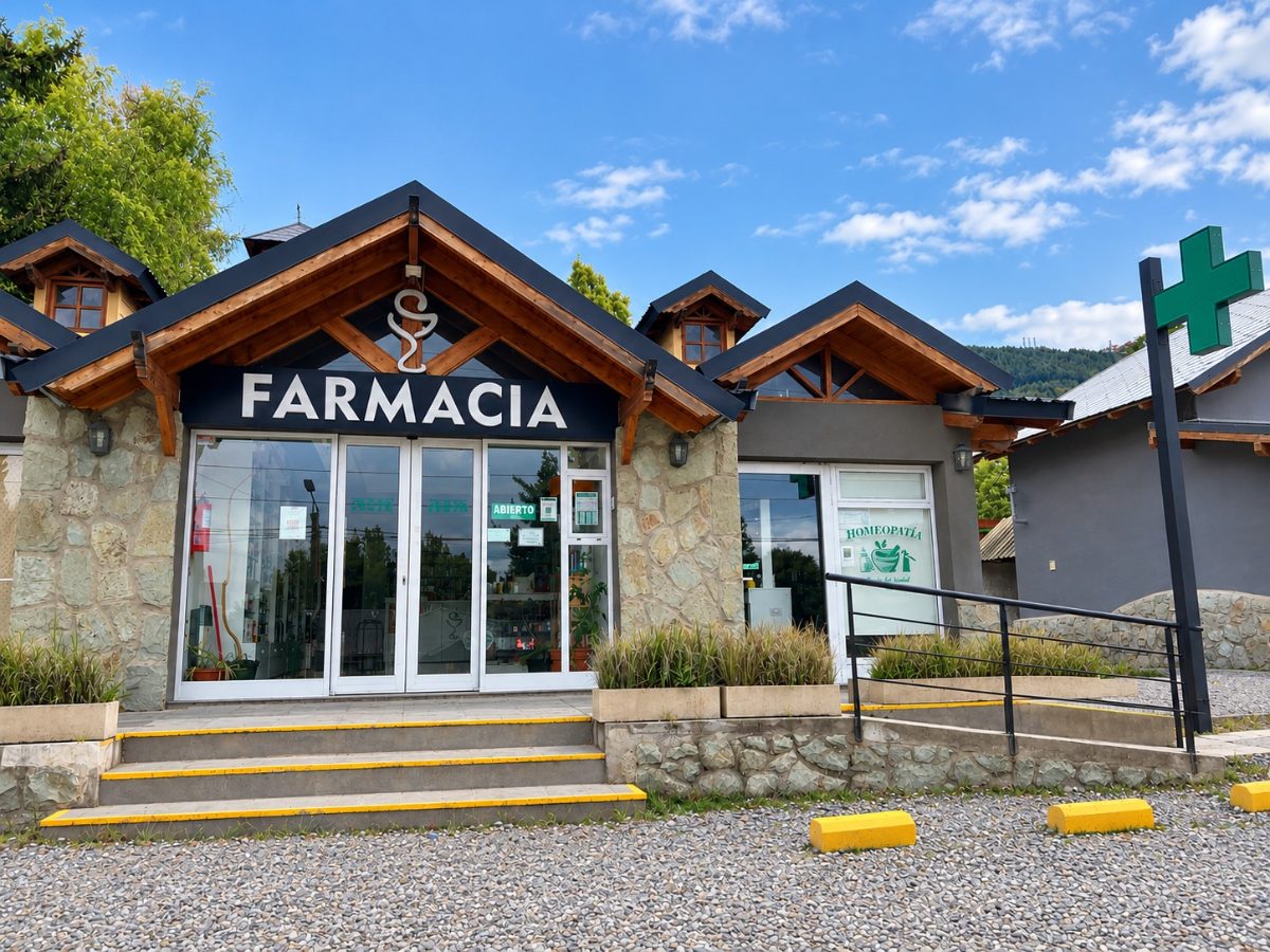 Fachada de la farmacia Santa Lucia